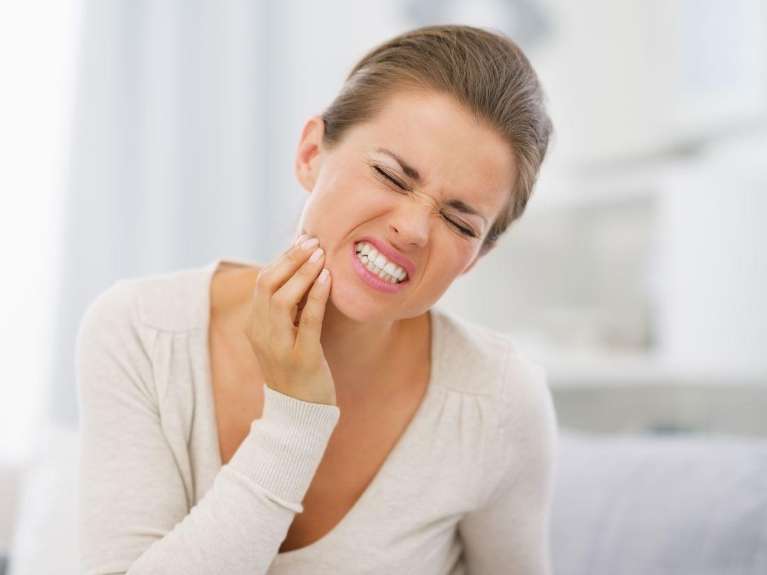 A woman with dental emergency in Avondale